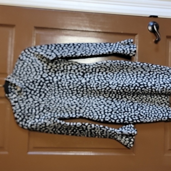 Michael Kors Dresses & Skirts - Michael Kors-Shimmery blk/gray animal print dress with bell sleeves Size XS.